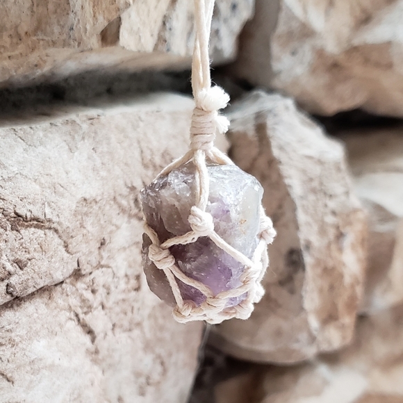 LAST ONE! Natural amethyst crystal simple macrame necklace - Picture 3 of 5